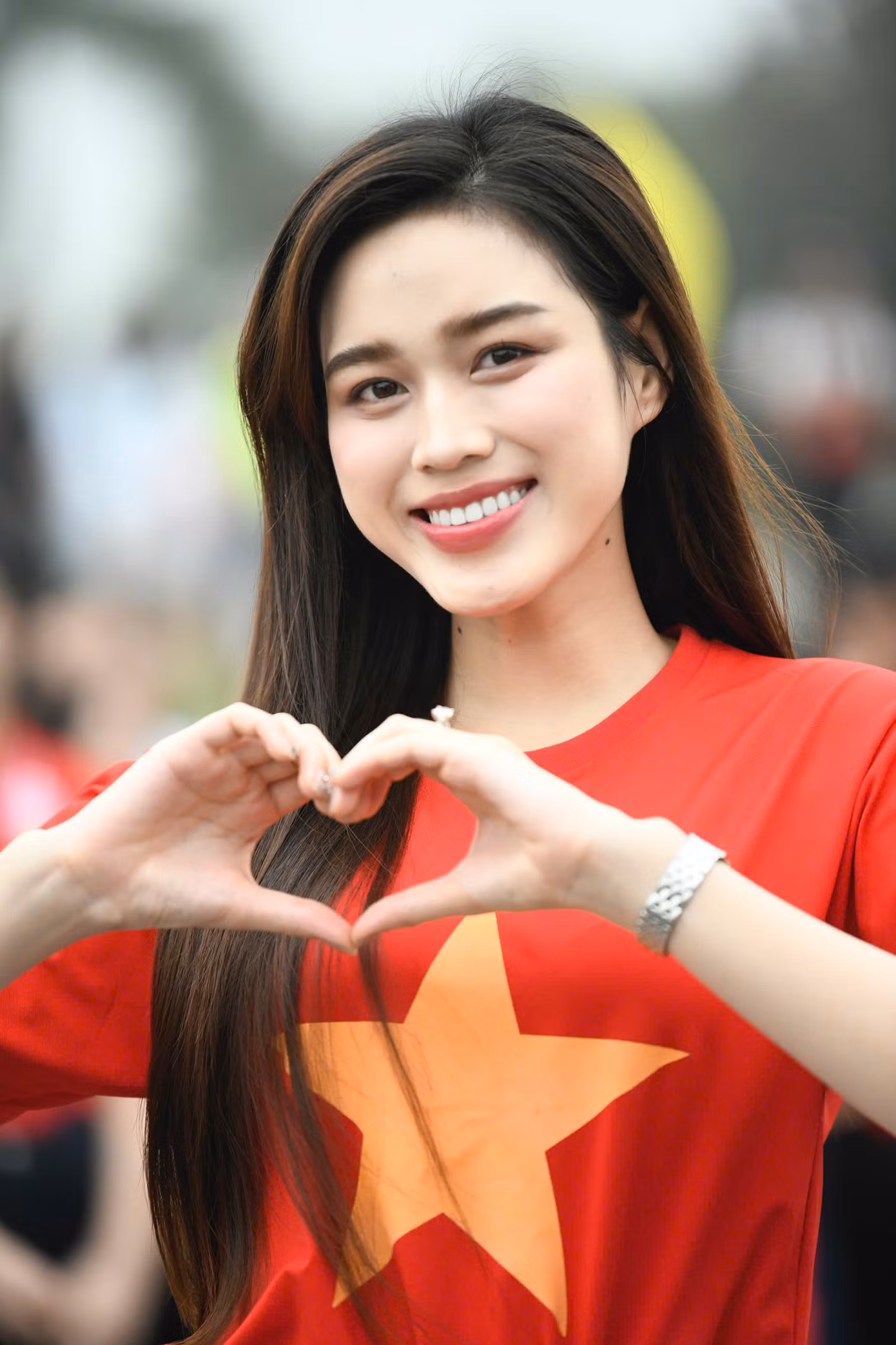 Hoa hậu Việt Nam năm 2020 dự Lễ Thượng cờ.