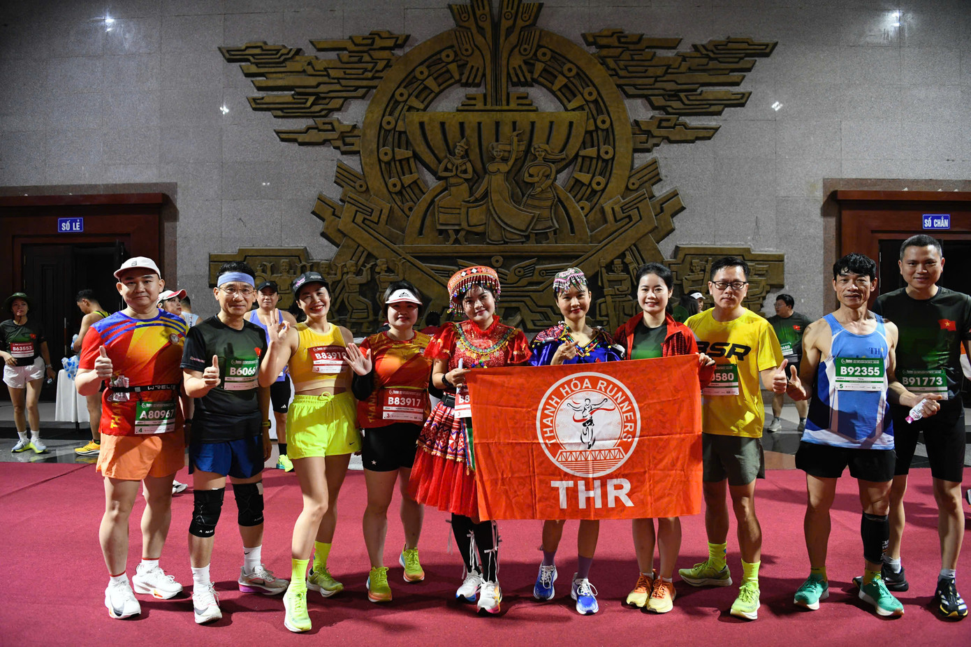 Tinh thần 'vượt nắng thắng mưa' trên đường chạy Tiền Phong Marathon ảnh 3 Tinh thần 'vượt nắng thắng mưa' trên đường chạy Tiền Phong Marathon ảnh 3