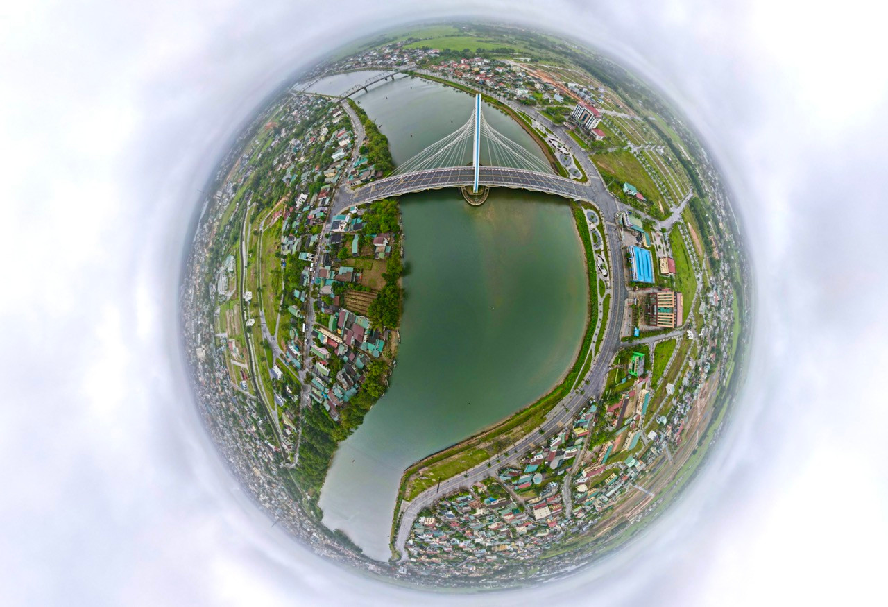 Tinh thần 'vượt nắng thắng mưa' trên đường chạy Tiền Phong Marathon ảnh 128 Tinh thần 'vượt nắng thắng mưa' trên đường chạy Tiền Phong Marathon ảnh 128