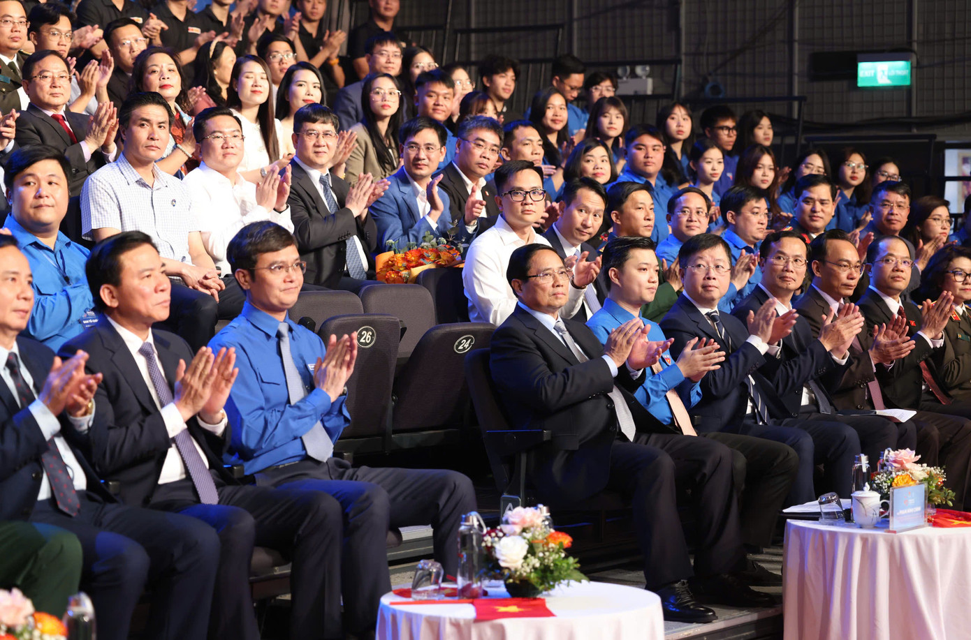 Đồng chí Phạm Minh Chính - Uỷ viên Bộ Chính trị, Thủ tướng Chính phủ nước Cộng hoà Xã hội Chủ nghĩa Việt Nam, và các đồng chí lãnh đạo ban, bộ, ngành, cơ quan Trung ương, Trung ương Đoàn TNCS Hồ Chí Minh dự lễ trao giải thưởng Gương mặt trẻ Việt Nam tiêu biểu năm 2024. Đồng chí Phạm Minh Chính - Uỷ viên Bộ Chính trị, Thủ tướng Chính phủ nước Cộng hoà Xã hội Chủ nghĩa Việt Nam, và các đồng chí lãnh đạo ban, bộ, ngành, cơ quan Trung ương, Trung ương Đoàn TNCS Hồ Chí Minh dự lễ trao giải thưởng Gương mặt trẻ Việt Nam tiêu biểu năm 2024.