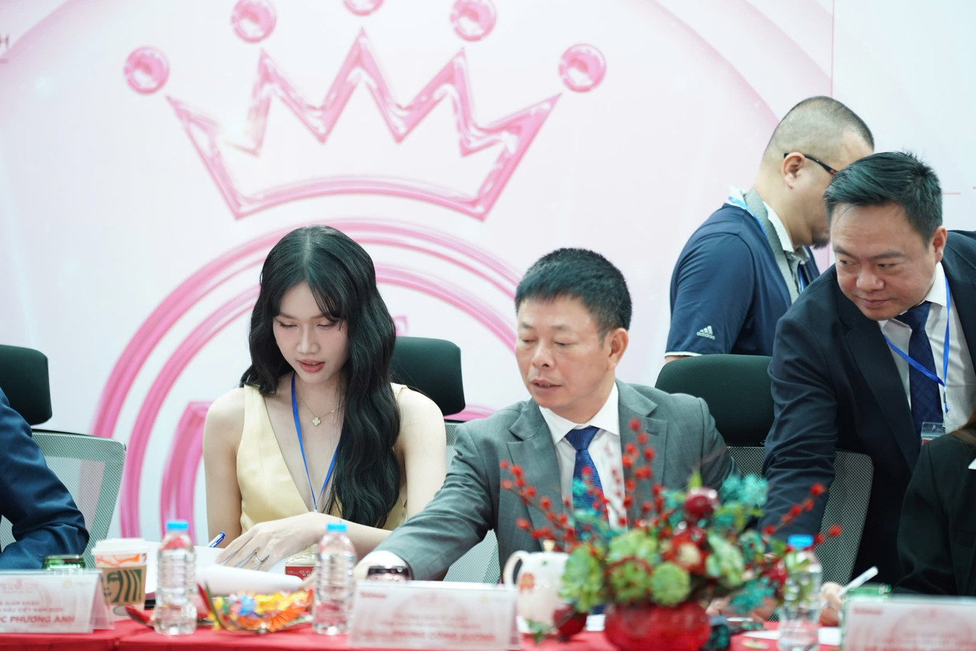 Sơ khảo Hoa hậu Việt Nam: Nghiêm túc, công tâm để chọn những thí sinh xứng đáng nhất ảnh 33