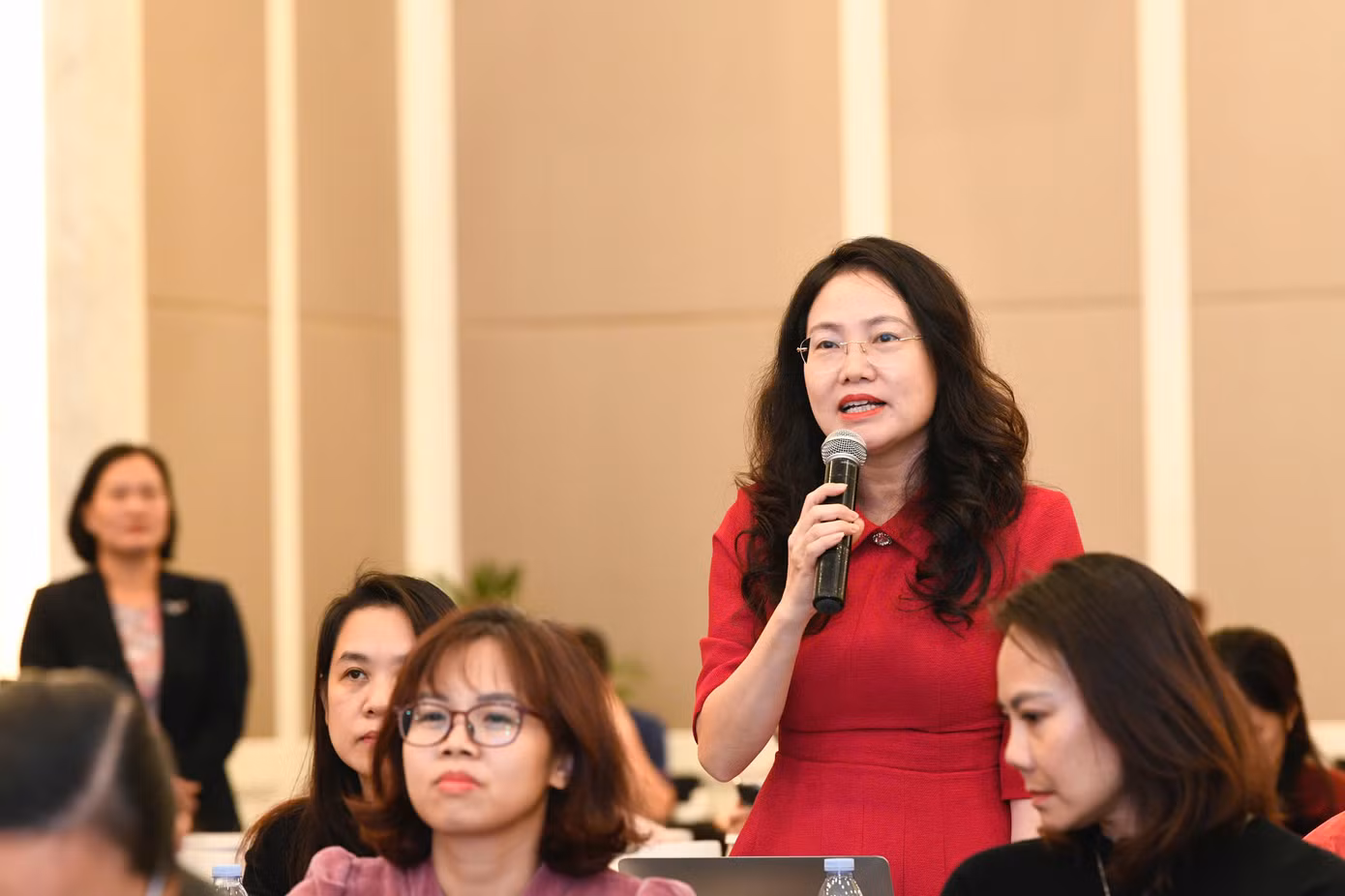 Nhà báo Thu Sâm (báo Văn hóa).