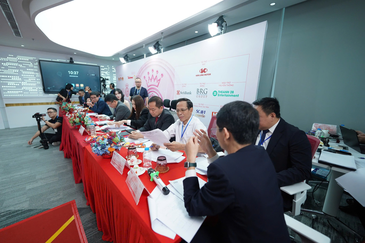 Sơ khảo Hoa hậu Việt Nam: Nghiêm túc, công tâm để chọn những thí sinh xứng đáng nhất ảnh 37