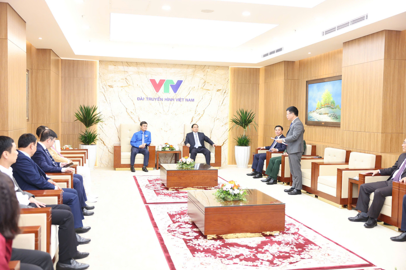 Nhà báo Phùng Công Sưởng - Tổng Biên tập báo Tiền Phong, Giám đốc Qũy Hỗ trợ Tài năng trẻ Việt Nam, báo cáo Thủ tướng Chính phủ Phạm Minh Chính công tác tổ chức Giải thưởng Gương mặt trẻ Việt Nam tiêu biểu năm 2024. Nhà báo Phùng Công Sưởng - Tổng Biên tập báo Tiền Phong, Giám đốc Qũy Hỗ trợ Tài năng trẻ Việt Nam, báo cáo Thủ tướng Chính phủ Phạm Minh Chính công tác tổ chức Giải thưởng Gương mặt trẻ Việt Nam tiêu biểu năm 2024.