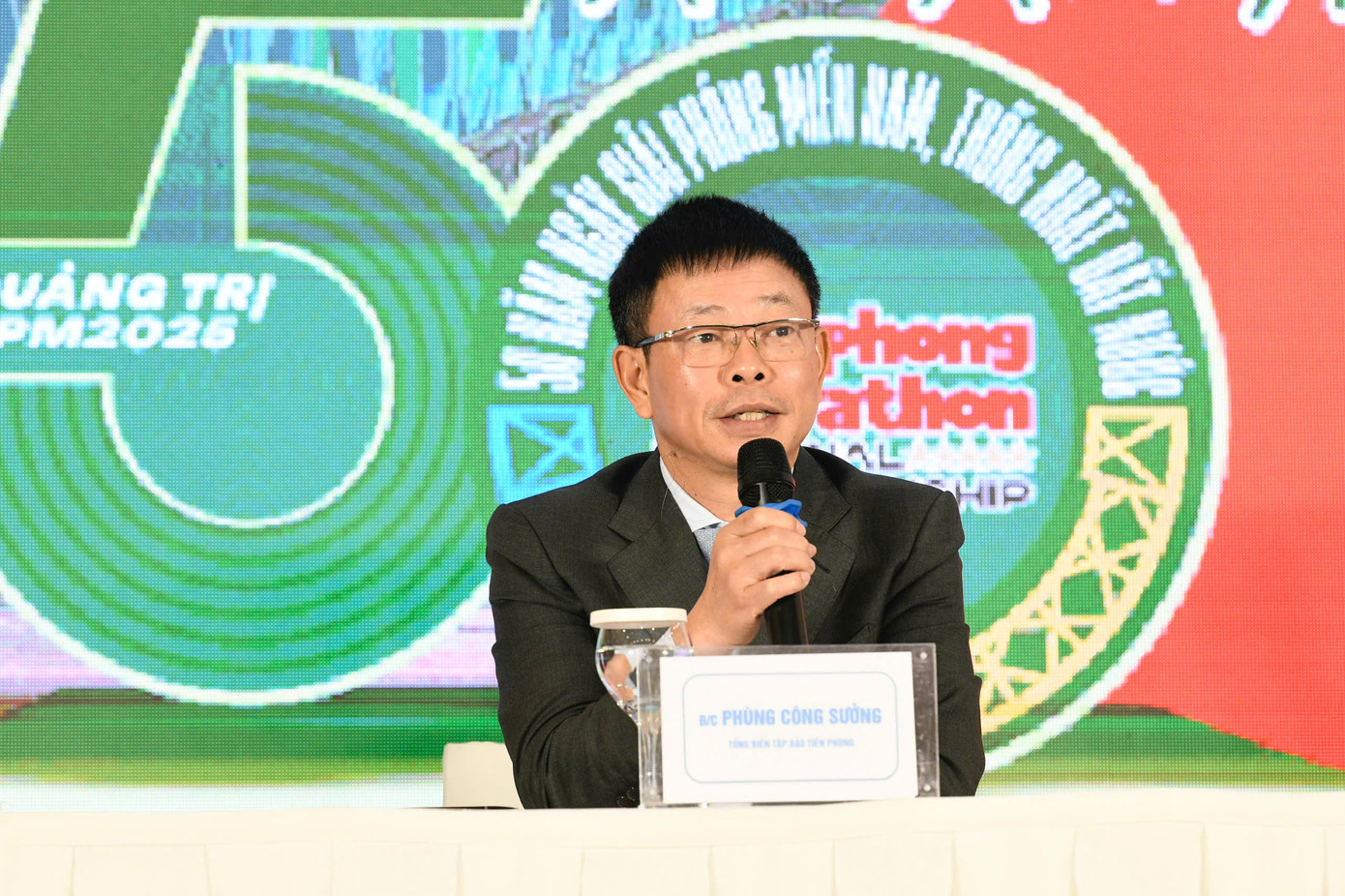 Nhà báo Phùng Công Sưởng - Tổng Biên tập báo Tiền Phong, đồng Trưởng Ban tổ chức Giải Vô địch Quốc gia Marathon và cự ly dài báo Tiền Phong lần thứ 66 - năm 2025. Nhà báo Phùng Công Sưởng - Tổng Biên tập báo Tiền Phong, đồng Trưởng Ban tổ chức Giải Vô địch Quốc gia Marathon và cự ly dài báo Tiền Phong lần thứ 66 - năm 2025.