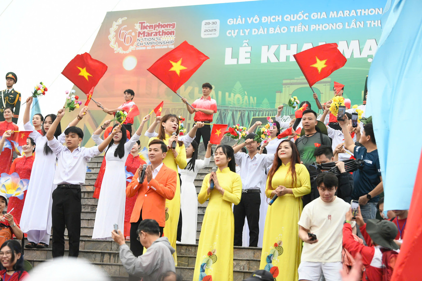 Lễ Thượng cờ Tổ quốc bên Đôi bờ Hiền Lương - Bến Hải ảnh 38