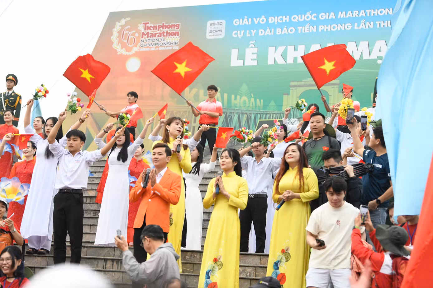 Lễ Thượng cờ Tổ quốc bên Đôi bờ Hiền Lương - Bến Hải ảnh 38