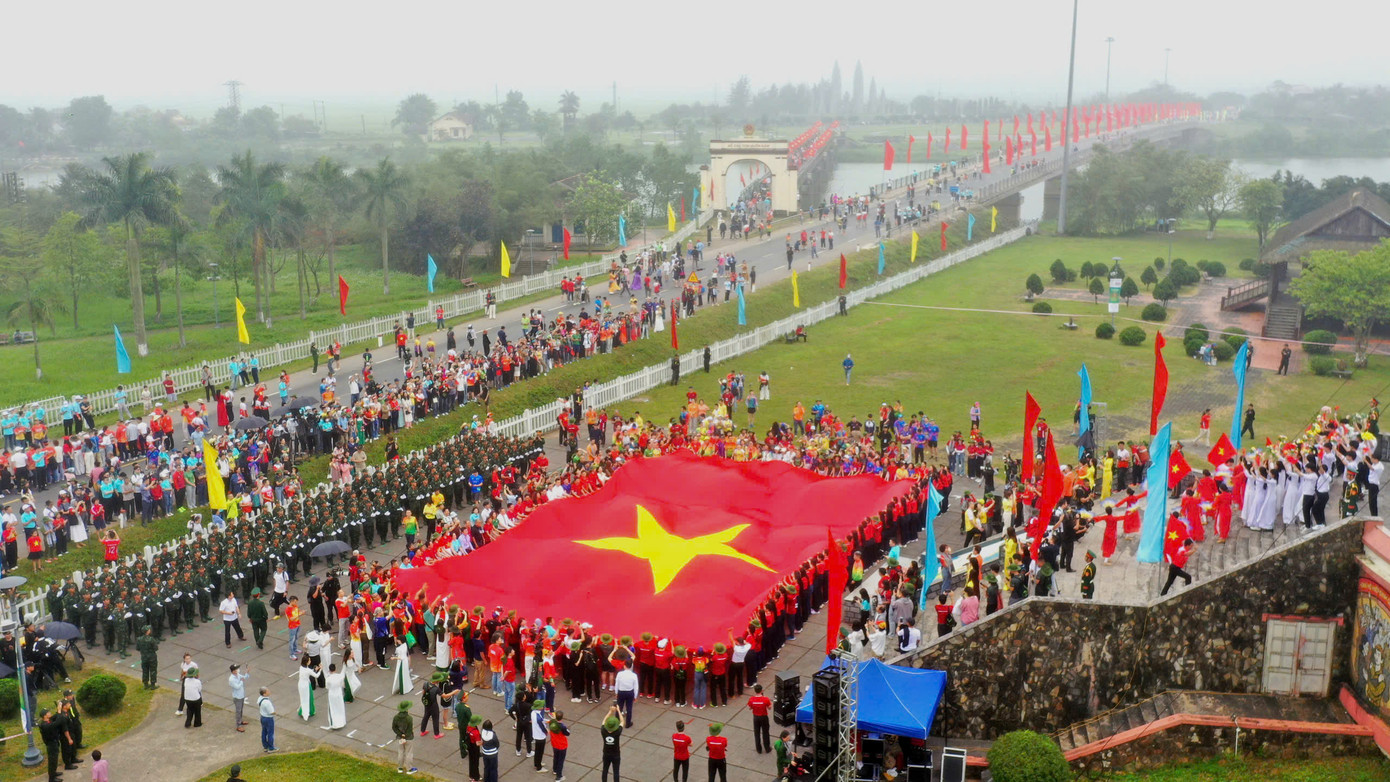 Lễ Thượng cờ Tổ quốc bên Đôi bờ Hiền Lương - Bến Hải ảnh 40