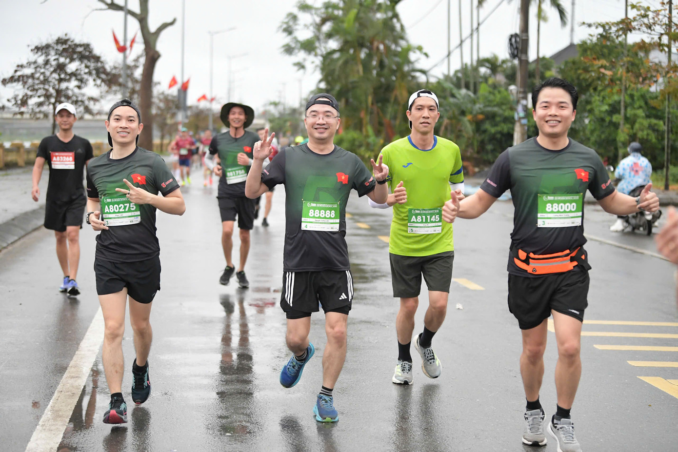 Anh Nguyễn Tường Lâm - Bí thư Ban Chấp hành Trung ương Đoàn, Chủ tịch Trung ương Hội Liên hiệp Thanh niên Việt Nam, trên đường chạy Tiền Phong Marathon 2025. Anh Nguyễn Tường Lâm - Bí thư Ban Chấp hành Trung ương Đoàn, Chủ tịch Trung ương Hội Liên hiệp Thanh niên Việt Nam, trên đường chạy Tiền Phong Marathon 2025.