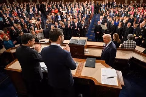 Nhiều tiếng vỗ tay vang lên khi Tổng thống Donald Trump tiến vào Quốc hội. (Ảnh| Reuter). Nhiều tiếng vỗ tay vang lên khi Tổng thống Donald Trump tiến vào Quốc hội. (Ảnh| Reuter).