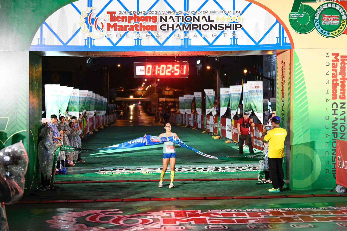 Vận động viên Hiền Vương về nhất cự ly 10km nữ hệ phong trào. Vận động viên Hiền Vương về nhất cự ly 10km nữ hệ phong trào.