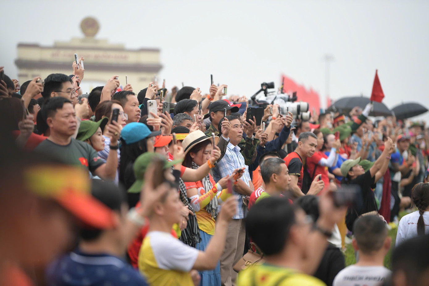 Lễ Thượng cờ Tổ quốc bên Đôi bờ Hiền Lương - Bến Hải ảnh 30