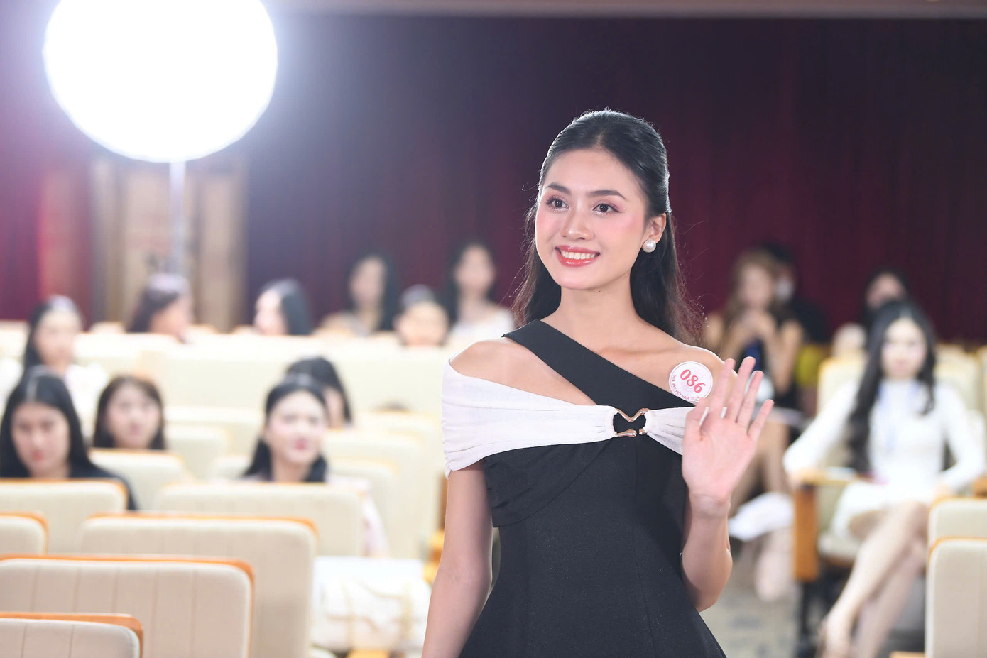 Phạm Thị Quỳnh Như - Hoa khôi Đại học Quốc tế Sài Gòn năm 2023, cho biết đã sẵn sàng cho hành trình chinh phục vương miện Hoa hậu Việt Nam năm 2024. Quỳnh Như chia sẻ, Hoa hậu Việt Nam là cuộc thi nhan sắc quốc gia đầu tiên cô ghi danh. "Tôi đã chuẩn bị đầy đủ các kỹ năng như catwalk, thuyết trình, ngoại ngữ... Tôi nghĩ mình sẵn sàng cho cuộc thi Hoa hậu Việt Nam năm 2024 và hành trình chinh phục vương miện", Quỳnh Như nói.