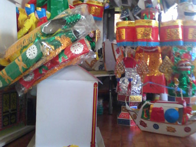 Xe, nhà lầu, thuyền, nộm trai gái… dùng cho lễ giải căn, giải duyên