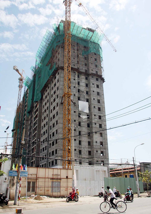 Nhiều dự án BĐS xây dựng dở dang tại TPHCM đang trong tình cảnh bế tắc vì thiếu vốn