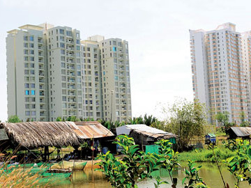 Mặc dù thị trường nhà đất “đóng băng” nhưng báo cáo cho thấy nhiều doanh nghiệp bất động sản vẫn lãi lớn. Ảnh: Phạm Kim Ngân