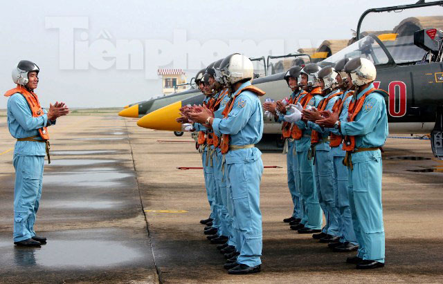 Giao nhiệm vụ trước giờ xuất kích