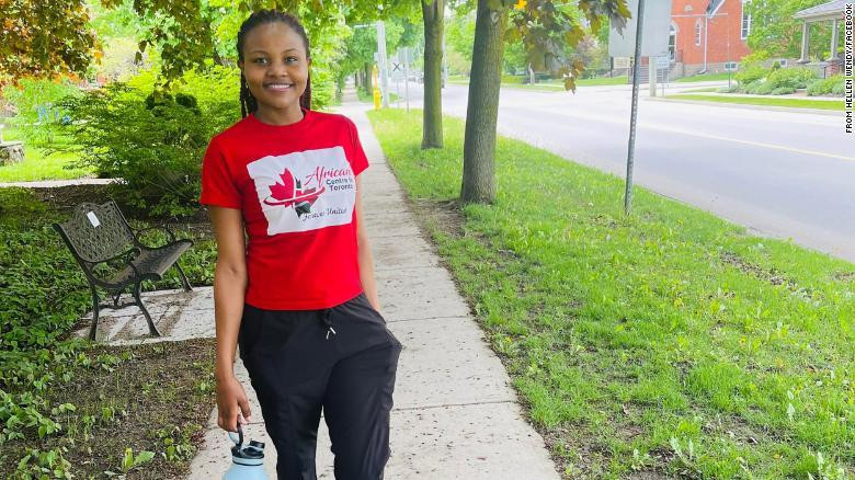 Hellen Wendy Nyabuto làm nhân viên y tế bán thời gian trong khi học y tá ở Canada. Nguồn: CNN.