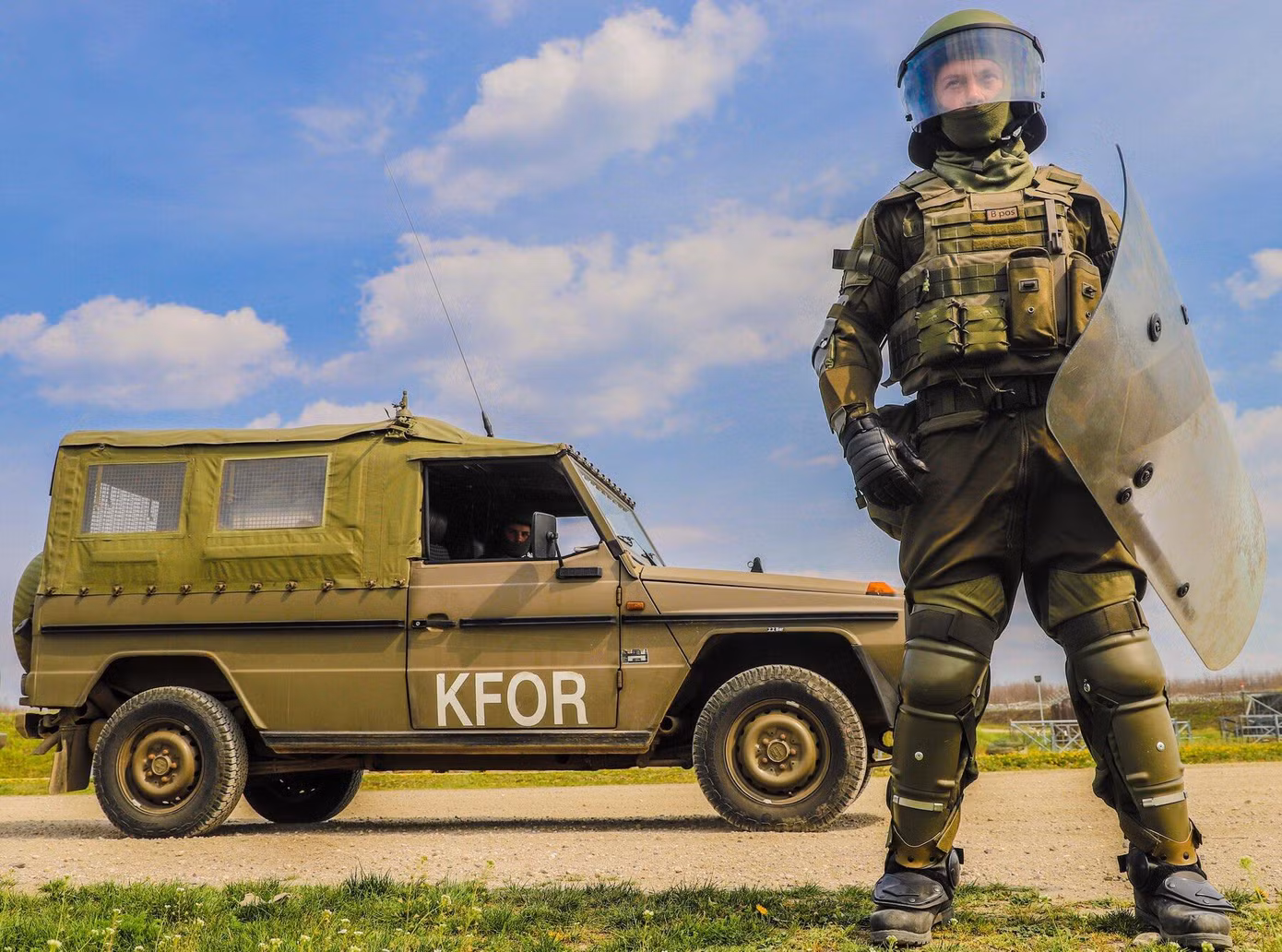Một thành viên lực lượng gìn giữ hòa bình quốc tế do NATO lãnh đạo ở Kosovo. Ảnh: KFOR.
