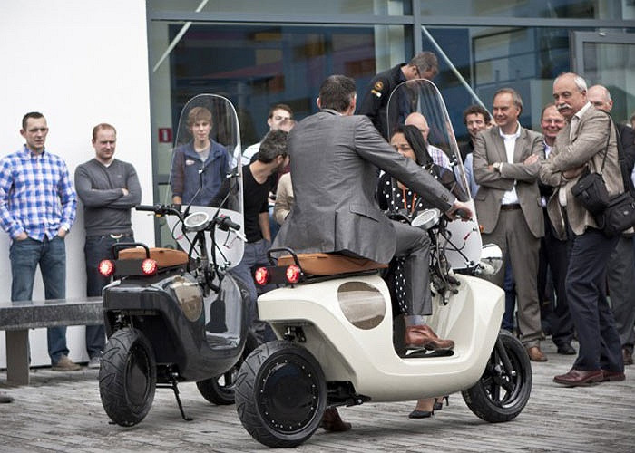 Động cơ xe dùng năng lượng điện cho công suất 4 kW với ắc quy loại 48 V/40 Ah. Khi sạc đầy và vận hành dưới 25 km/h, xe có thể đi được quãng đường hơn 80 km