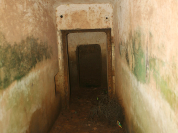 Bên trong hầm. Bên trong hầm