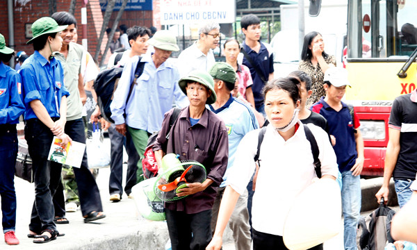 Sáng 28-6 thí sinh và người nhà đã về Hà Nội đã về tới Hà Nội