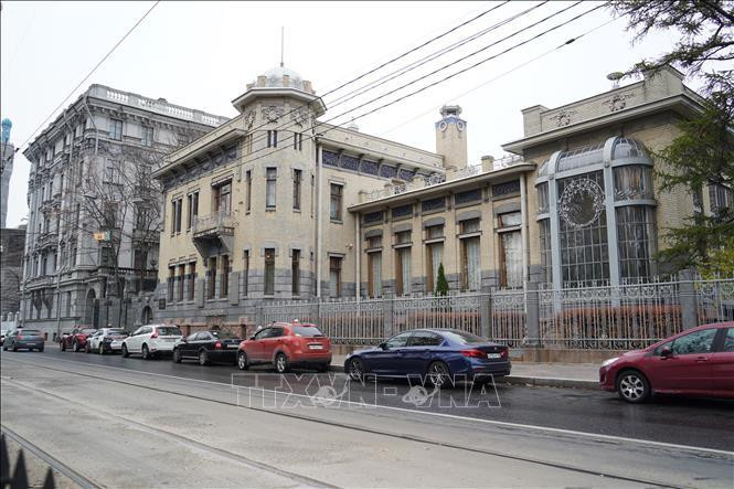 Toàn cảnh Bảo tàng Lịch sử Chính trị LB Nga ở St. Petersburg ở góc đường Bolshaya Dvoryanskaya (nay là phố Kuibyshev) và đại lộ Kronverksky. Toàn cảnh Bảo tàng Lịch sử Chính trị LB Nga ở St. Petersburg ở góc đường Bolshaya Dvoryanskaya (nay là phố Kuibyshev) và đại lộ Kronverksky.