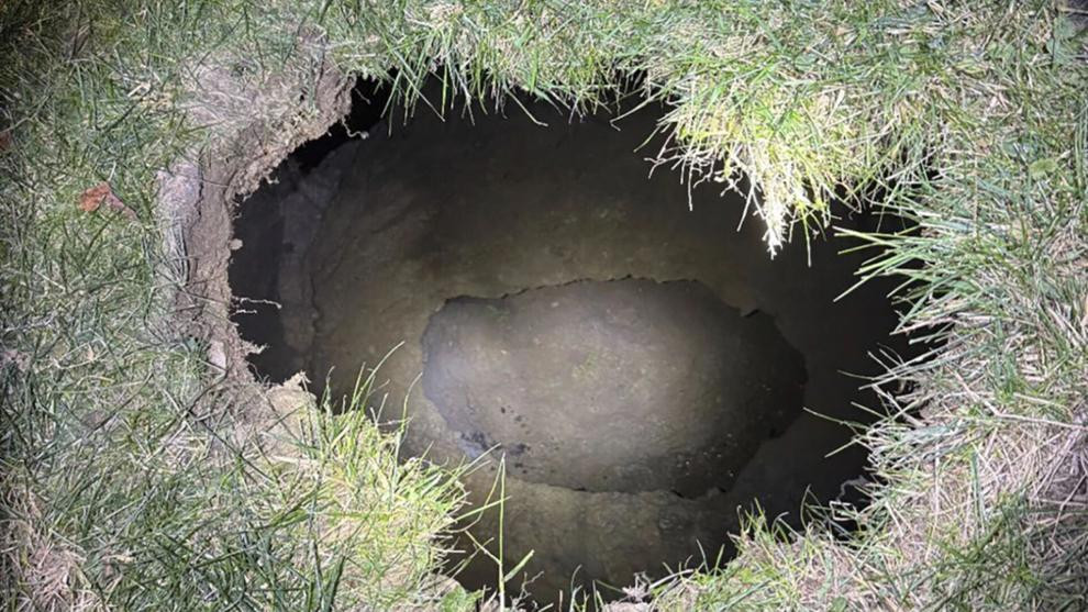 Hố sụt ở phía tây bang Pennsylvania của Mỹ có thể đã nuốt chửng bà Elizabeth Pollard. Ảnh: 69 News.