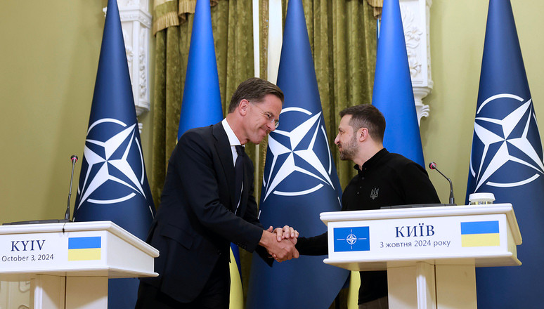 Tổng thư ký NATO Mark Rutte và Tổng thống Ukraine Volodymy Zelensky tại Kiev trong chuyến thăm chính thức đầu tiên của ông với tư cách là Tổng thư ký, ngày 3/10/2024. Ảnh: NATO.