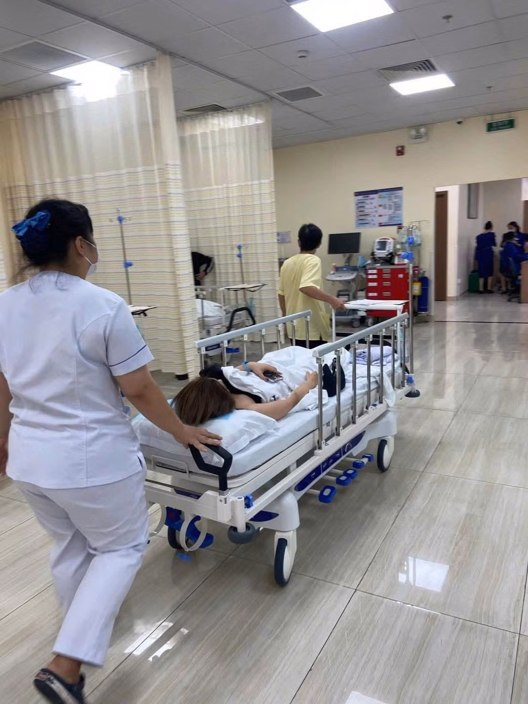 Phát hiện ra dấu hiệu bất thường, nữ ca sĩ cấp cứu ngay sau khi ghi hình.
