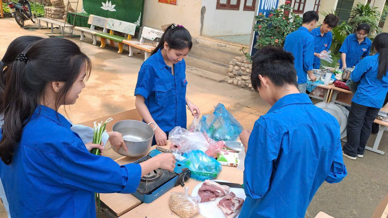 Ảnh: Đoàn trường THPT Phong Thổ