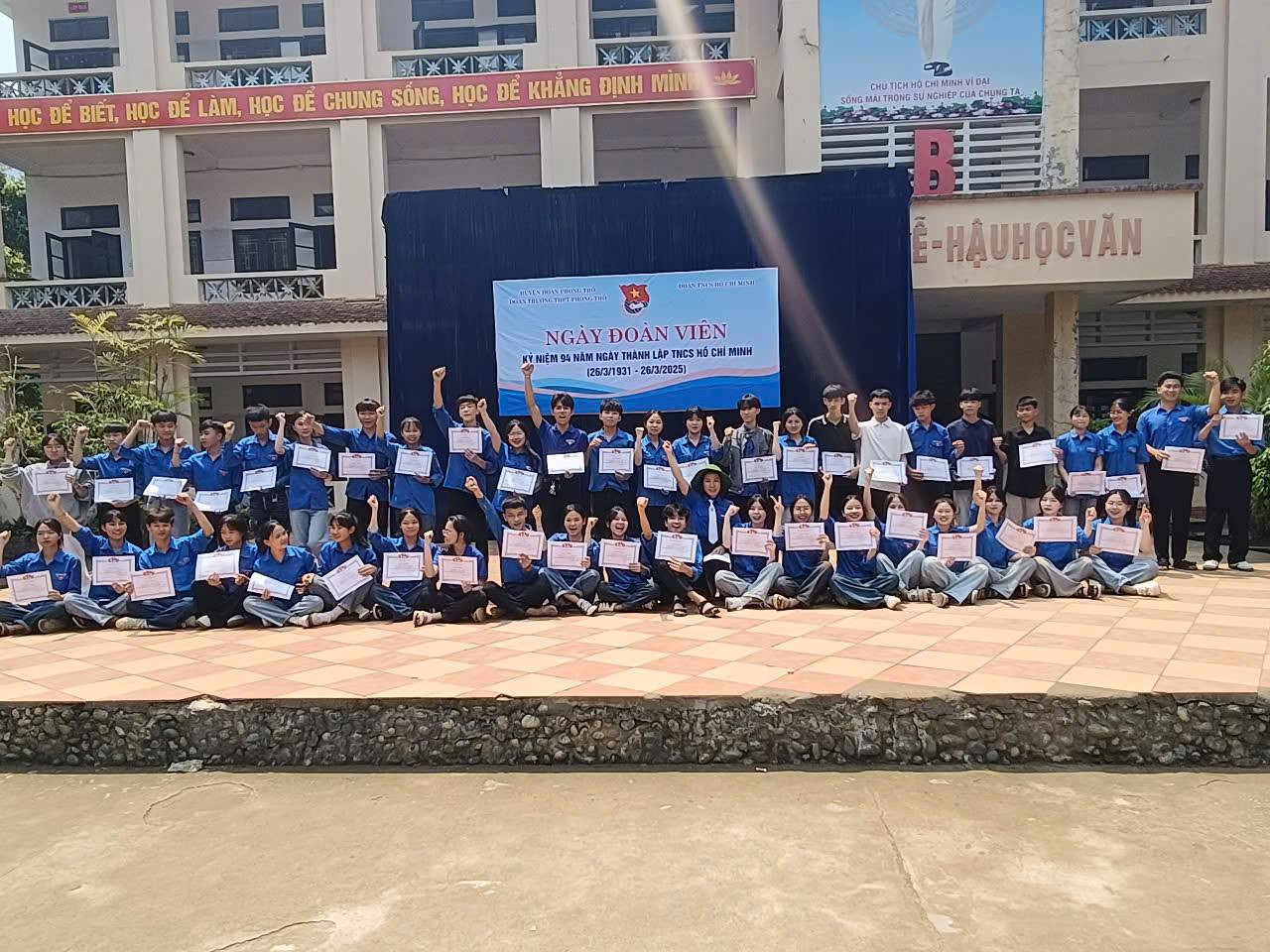 Ảnh: Đoàn trường THPT Phong Thổ