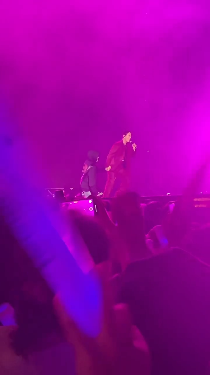 Cuộc hội ngộ bất ngờ của Song Luân - Tage tại sự kiện đón năm mới ở Hà Nội. Nguồn clip: @daehoonjae