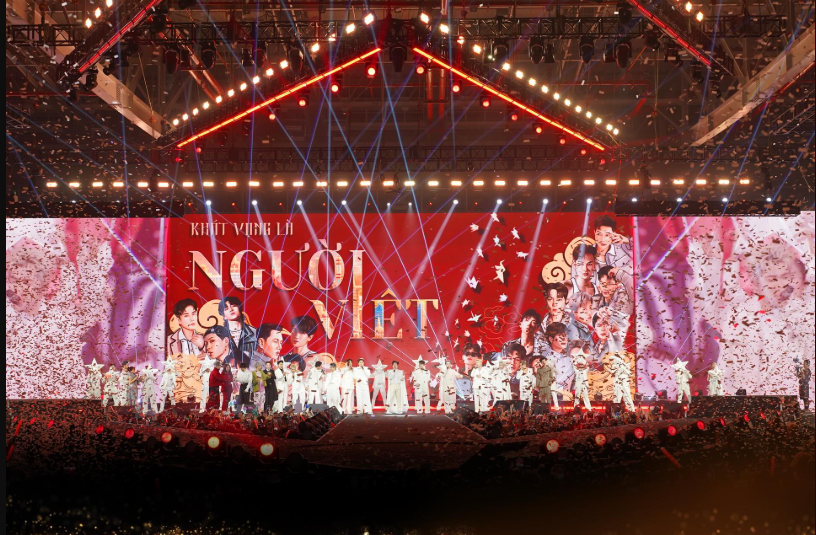 Tại Sóng 2025, ngay trong đêm Giao thừa, Khát Vọng Là Người Việt cất lên cùng sự xuất hiện của divo Tùng Dương.