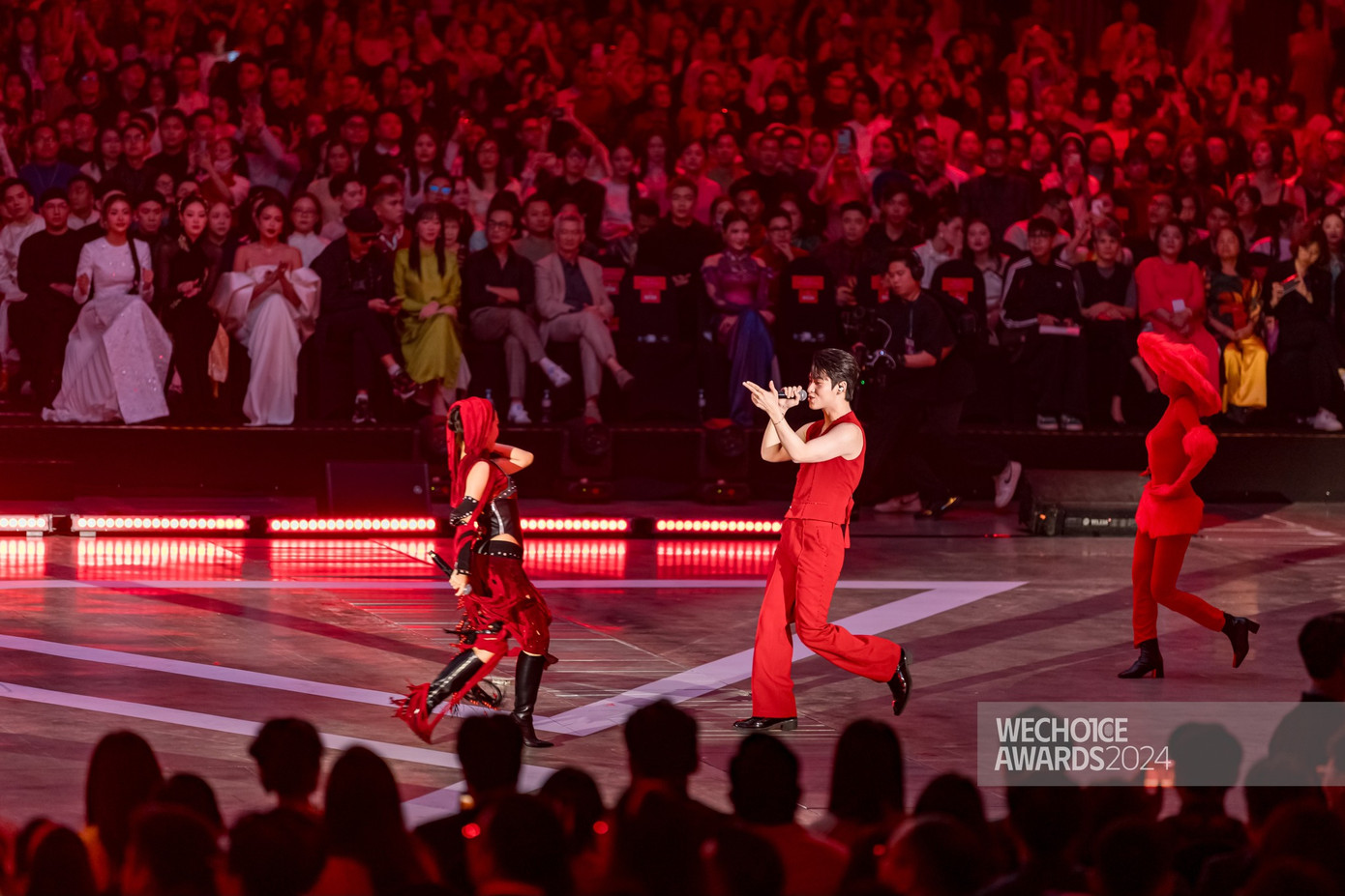 Sau đêm diễn, giọng hát của Hùng Huỳnh trở thành chủ đề gây tranh cãi. Ảnh: WeChoice Sau đêm diễn, giọng hát của Hùng Huỳnh trở thành chủ đề gây tranh cãi. Ảnh: WeChoice