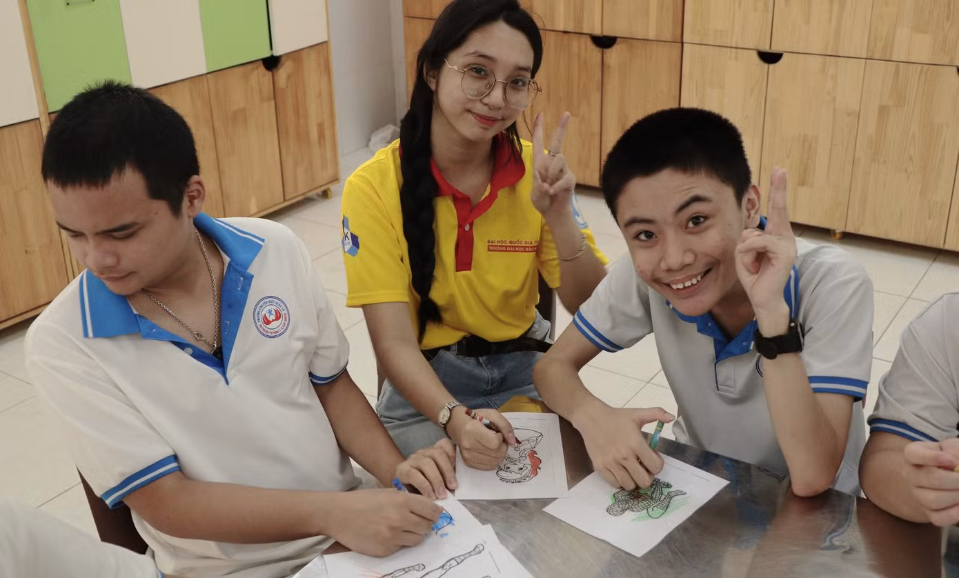Đoàn thanh niên tại Trường Chuyên biệt Quận 10. Ảnh: Hội Sinh viên Việt Nam TP. Hồ Chí Minh.