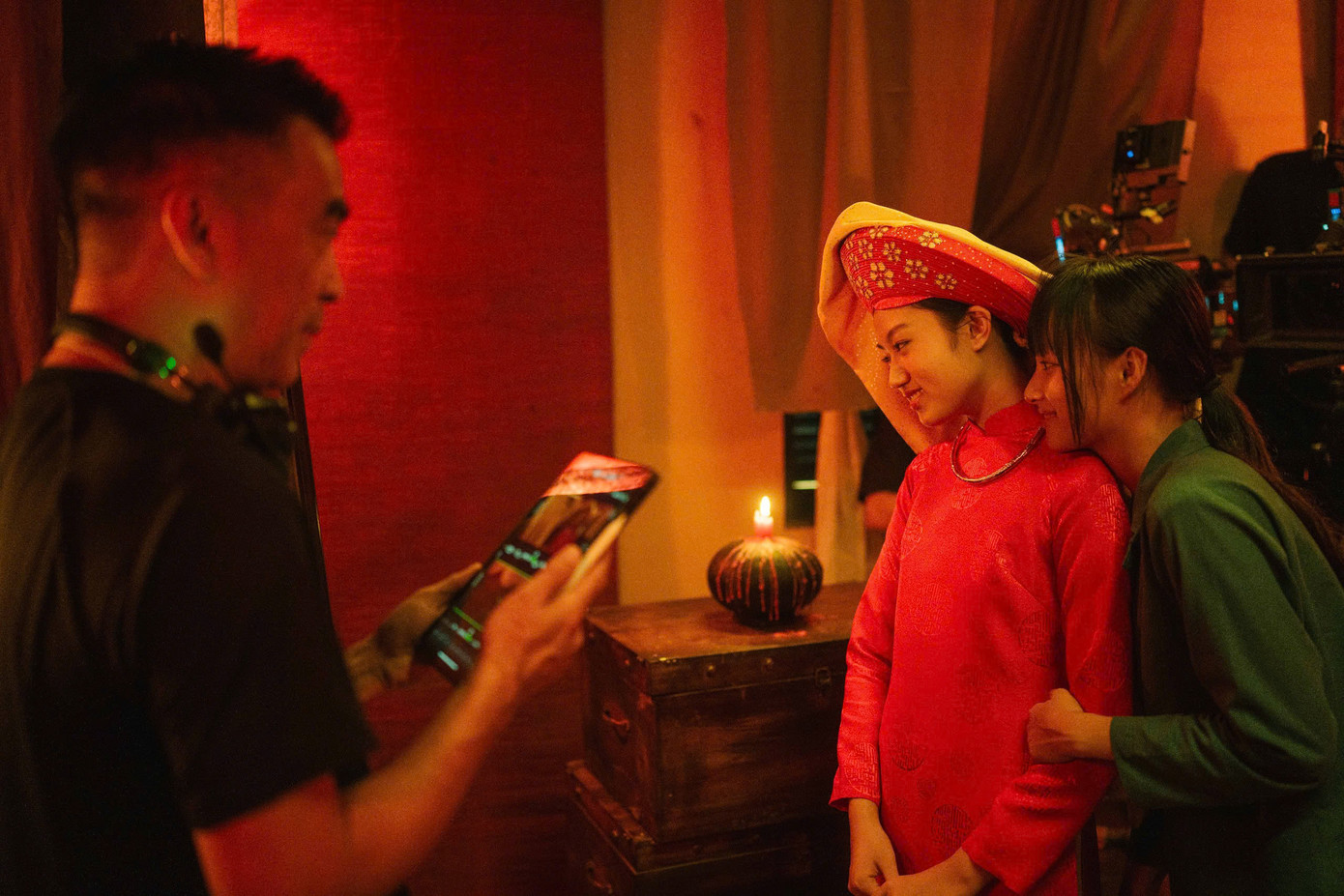 Trước đó, đạo diễn Trần Trọng Dần đã từng làm việc với Mai Cát Vi trong hai bộ phim.