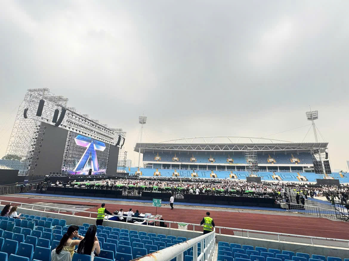 Khu vực Fanzone trong sân vận động đang dần được lấp đầy. Nguồn: its.chipn (Threads).