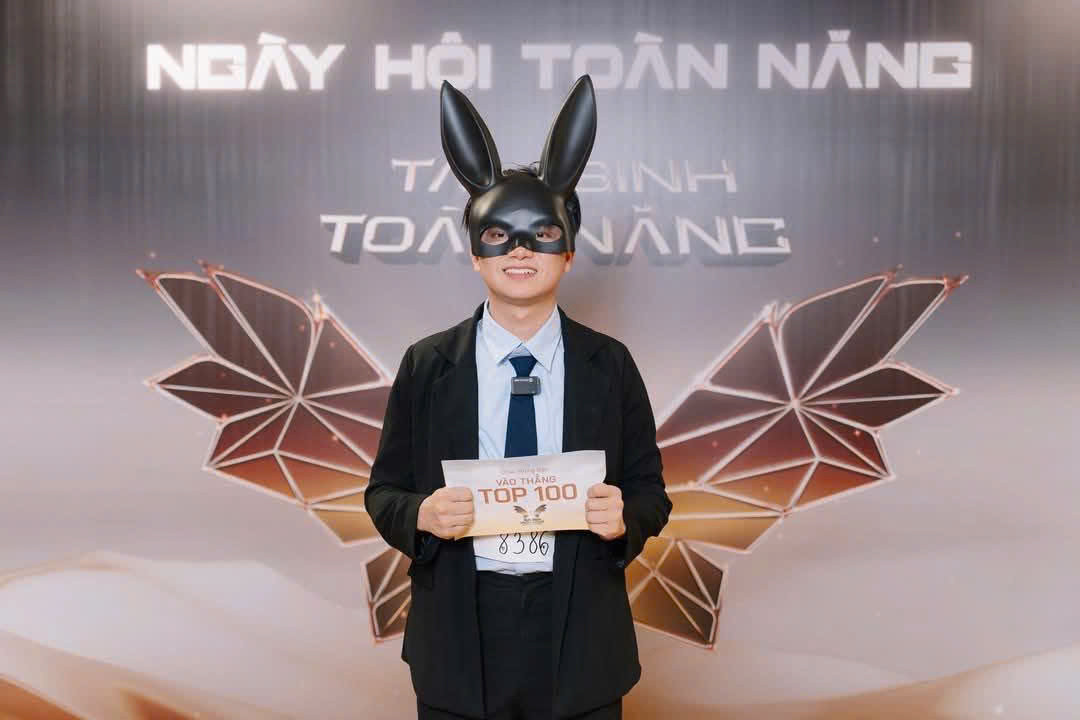 Nhiều netizen hài hước cho rằng "Bảo Tũn" Bùi Công Nam mới là "sít rịt" của đội hình bí ẩn này. Ảnh: BTC.