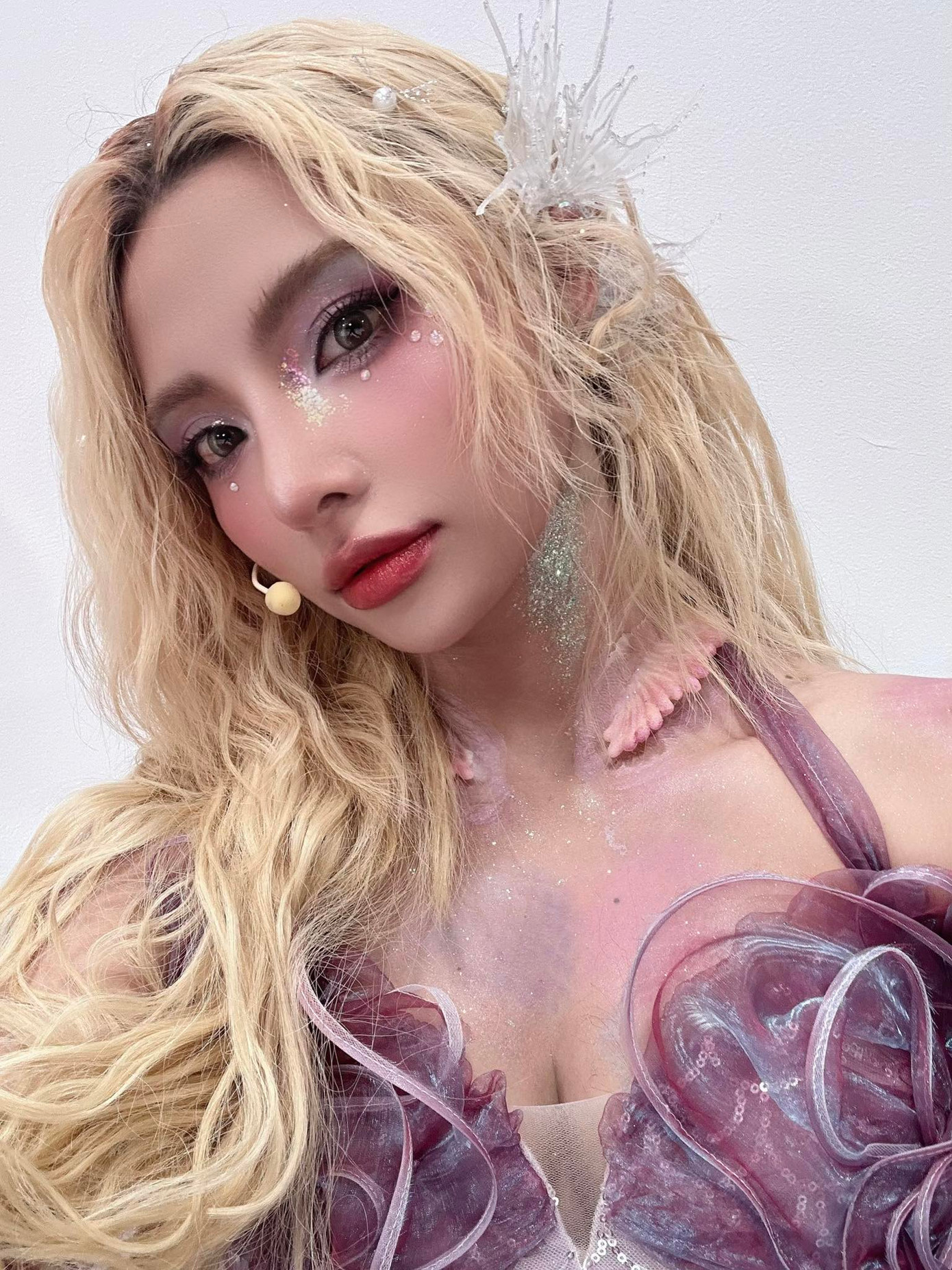 Cô nàng cũng bất ngờ khi bản thân "phủ sóng" Threads city.