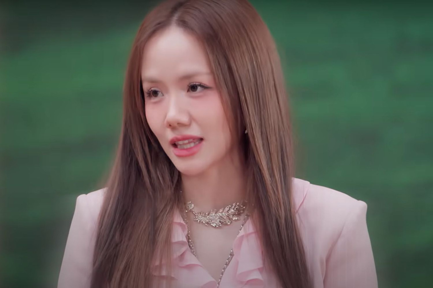 Sau 6 tập, Phương Ly được fan đặt biệt danh "chiến thần trò chơi" nhờ phong độ ổn định và tư duy sắc bén.