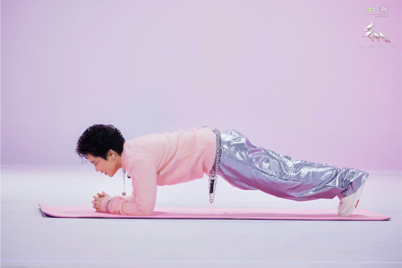 Tiên Tiên đặt mục tiêu: "Không phải cố gắng vì gì mà cố gắng để người yêu cũ không thấy mình thất bại thôi". Tiên Tiên đặt mục tiêu: "Không phải cố gắng vì gì mà cố gắng để người yêu cũ không thấy mình thất bại thôi".