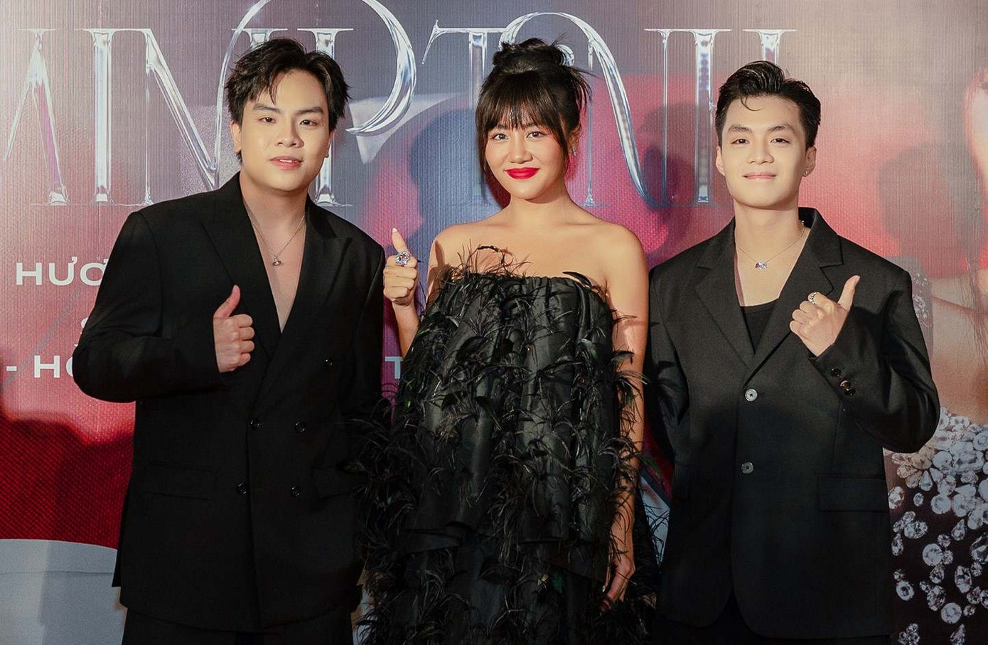 "Anh trai thứ 4" được dân tình suy đoán là nói về NEGAV. "Anh trai thứ 4" được dân tình suy đoán là nói về NEGAV.