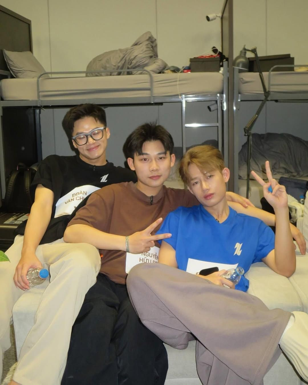 Các tân binh vẫn thân thiết dù có phần căng thẳng khi lên sóng. Nguồn ảnh: @_n.swan_