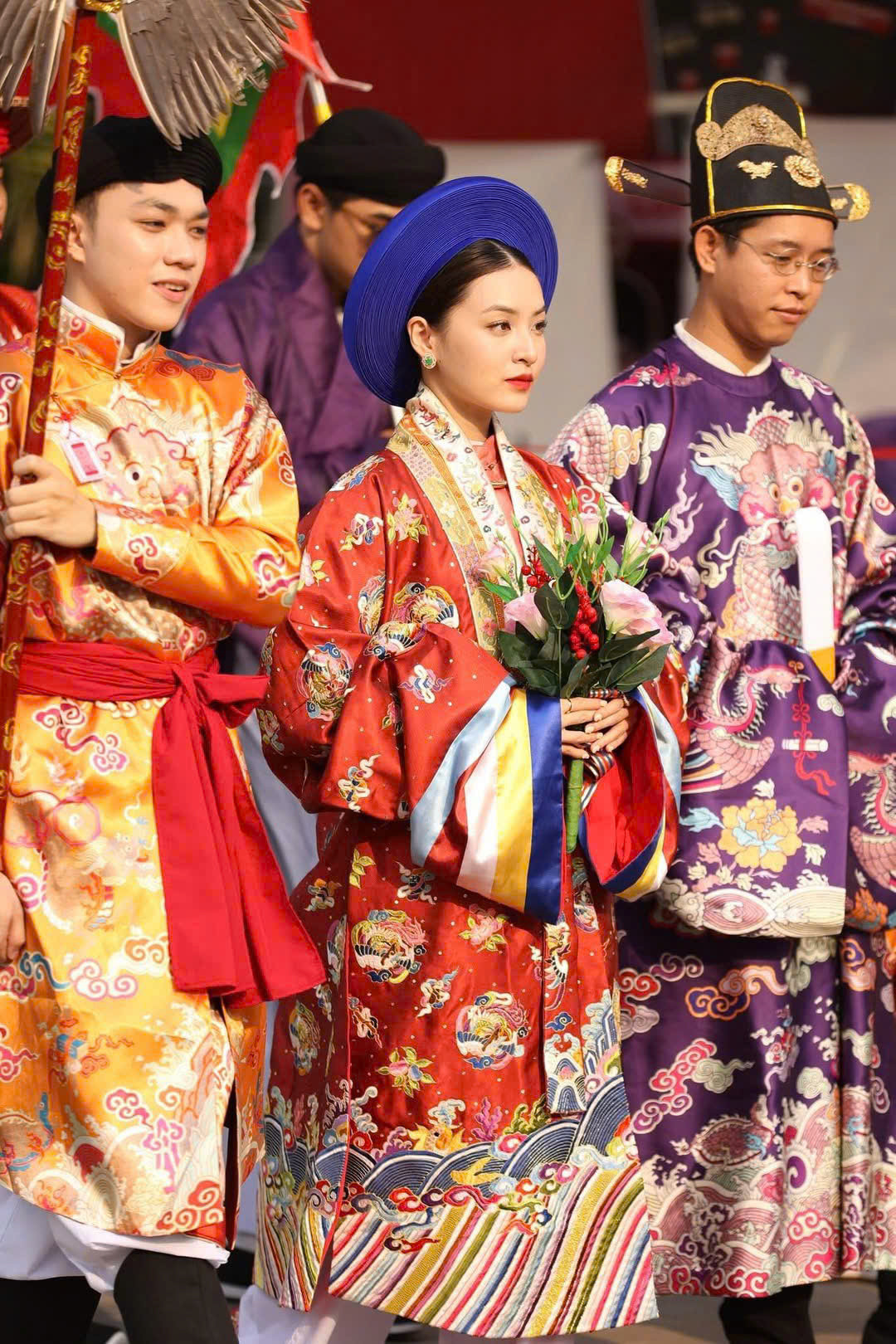 Hoạt động diễu hành của "Bách hoa bộ hành" trên Con đường Guinness. Hoạt động diễu hành của "Bách hoa bộ hành" trên Con đường Guinness.