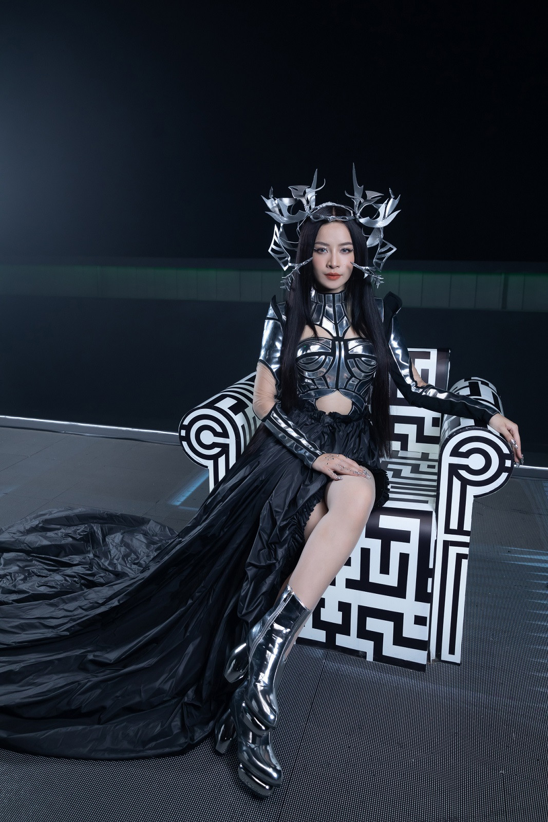 Cái tên Như Đàn Ông từng xuất hiện trong tracklist album Miss Showbiz của Chi Pu. Cái tên Như Đàn Ông từng xuất hiện trong tracklist album Miss Showbiz của Chi Pu.