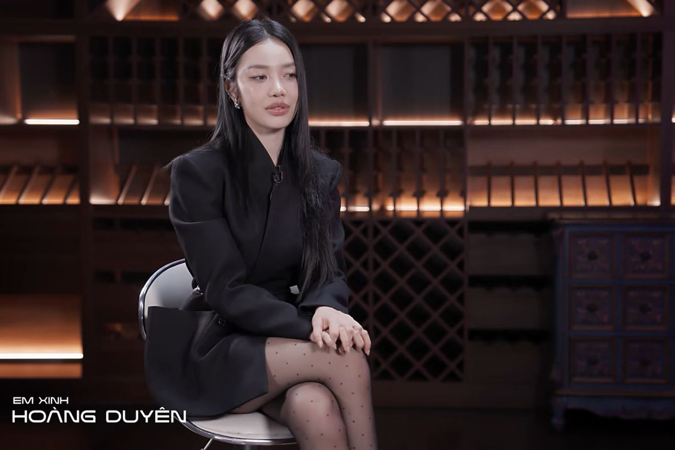 "Em xinh" Hoàng Duyên xúc động cho biết cô cảm thấy may mắn khi được cùng đội với "chị cả" Bích Phương.