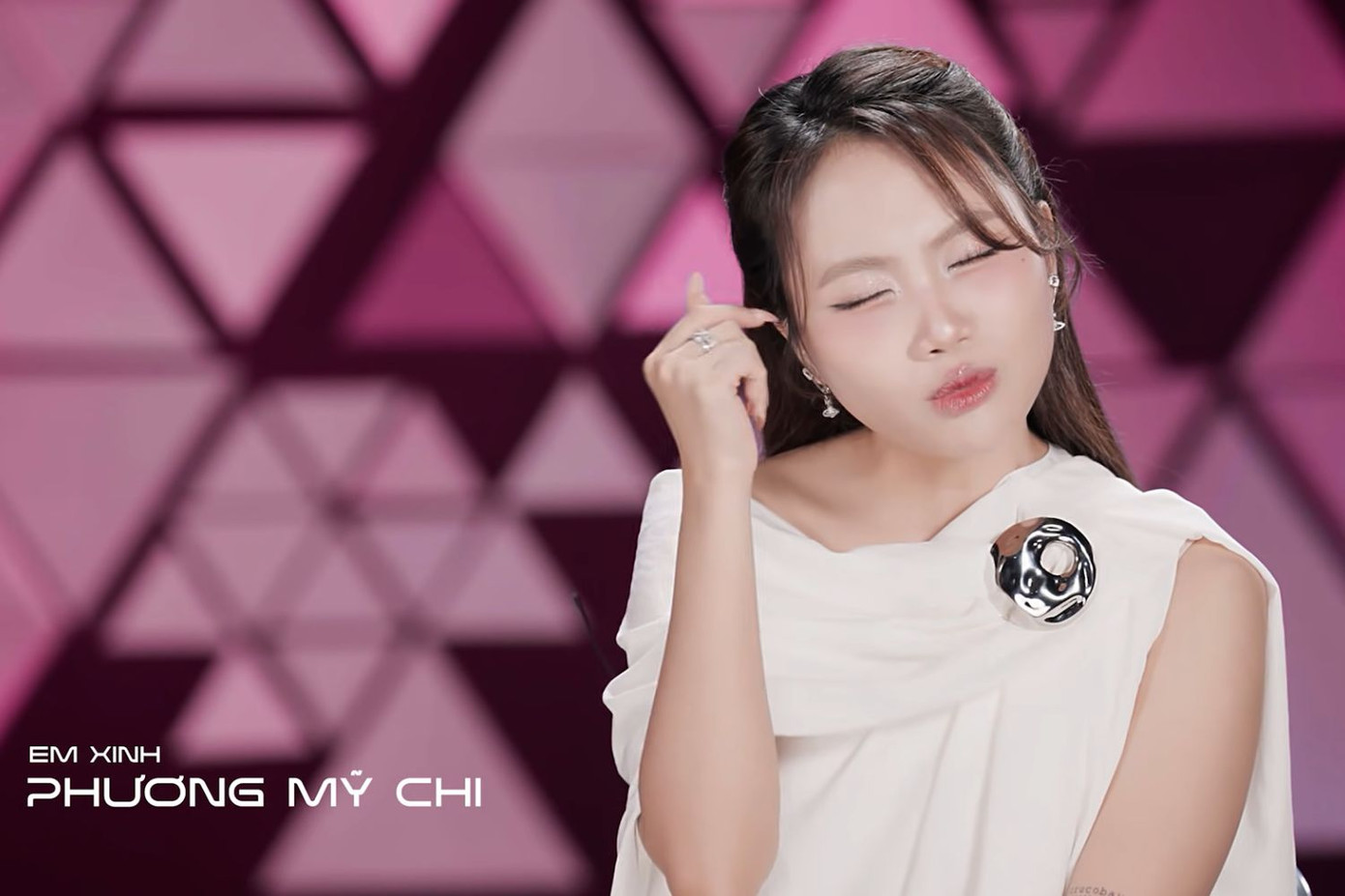 Phương Mỹ Chi giữ vững ngôi vị "bà hoàng meme" với loạt biểu cảm khó đỡ.