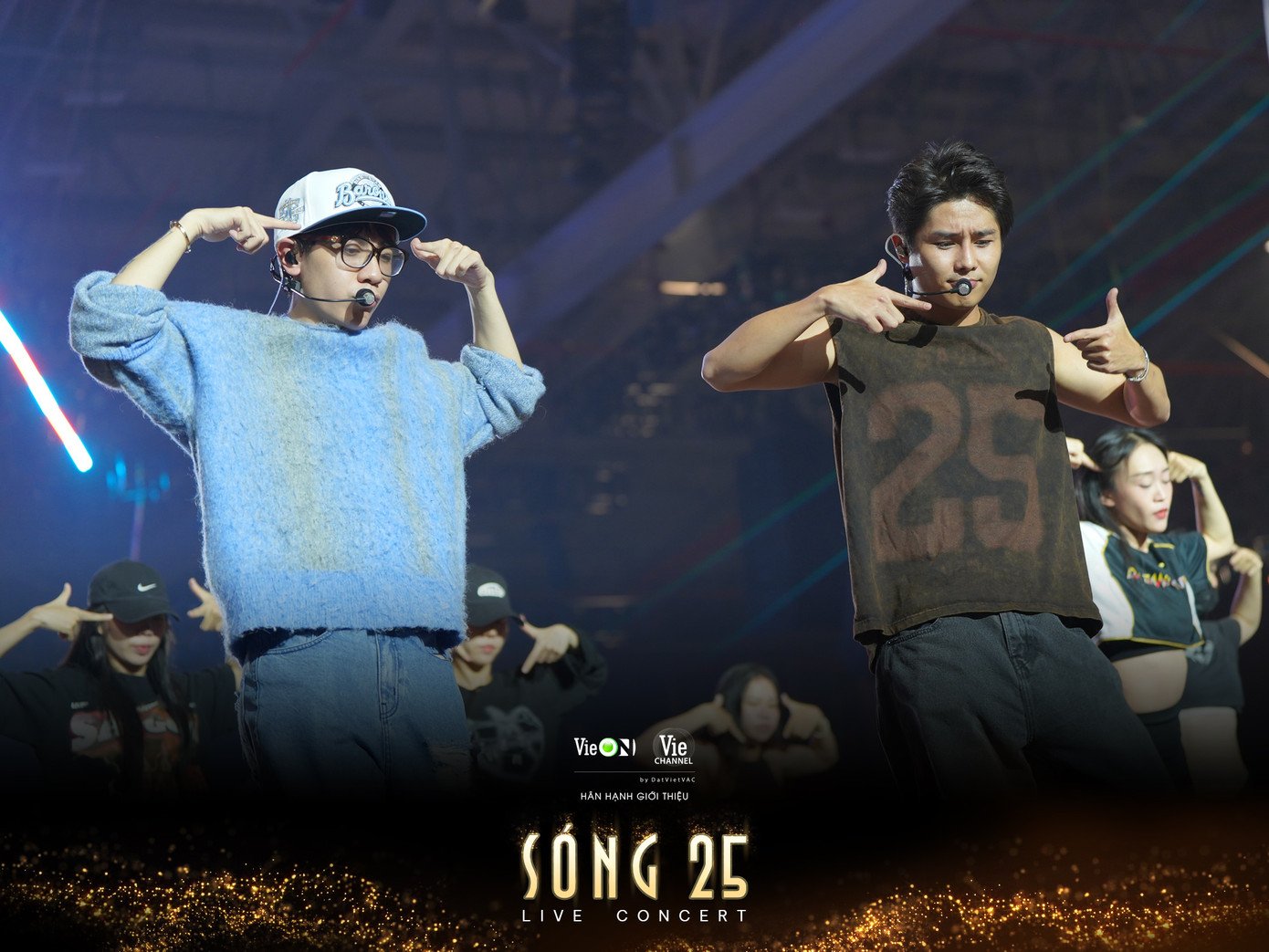 Quang Hùng MasterD và Tăng Duy Tân tích cực tập nhảy cho ca khúc mới. Quang Hùng MasterD và Tăng Duy Tân tích cực tập nhảy cho ca khúc mới.