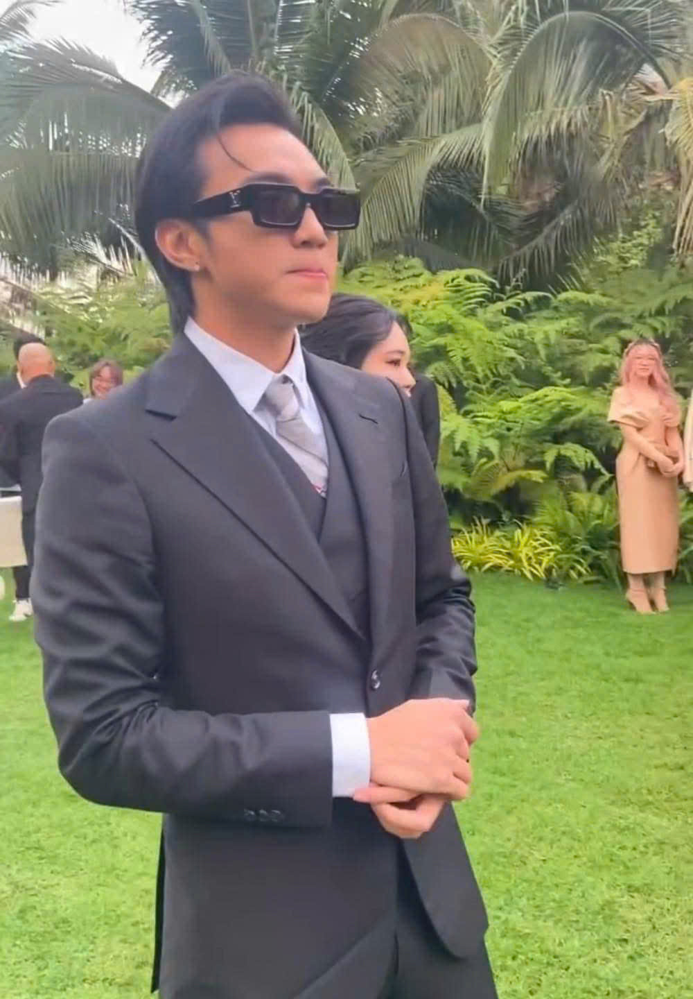 Soobin Hoàng Sơn đến chung vui cùng học trò.